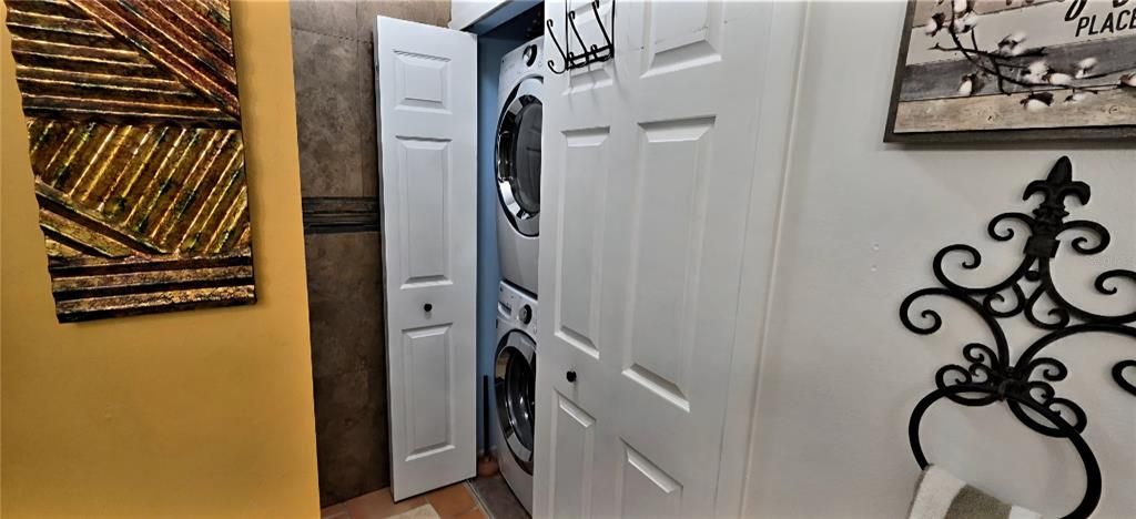 For Sale: $279,900 (2 beds, 2 baths, 965 Square Feet)