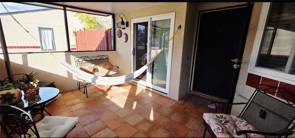 For Sale: $279,900 (2 beds, 2 baths, 965 Square Feet)