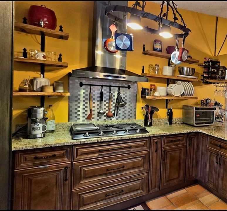 For Sale: $279,900 (2 beds, 2 baths, 965 Square Feet)