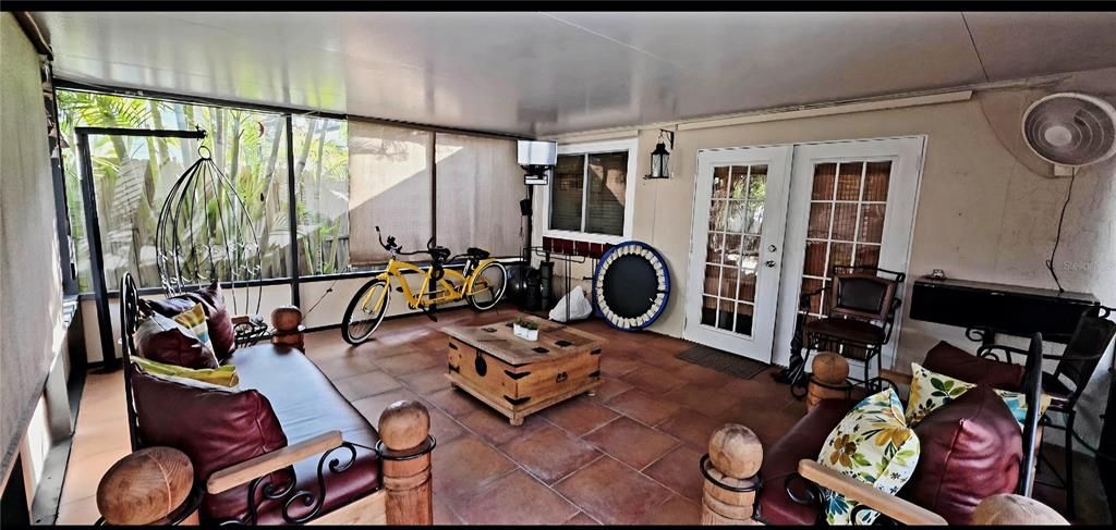 For Sale: $279,900 (2 beds, 2 baths, 965 Square Feet)