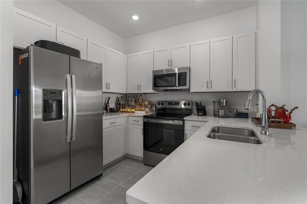 For Sale: $249,900 (2 beds, 2 baths, 1216 Square Feet)