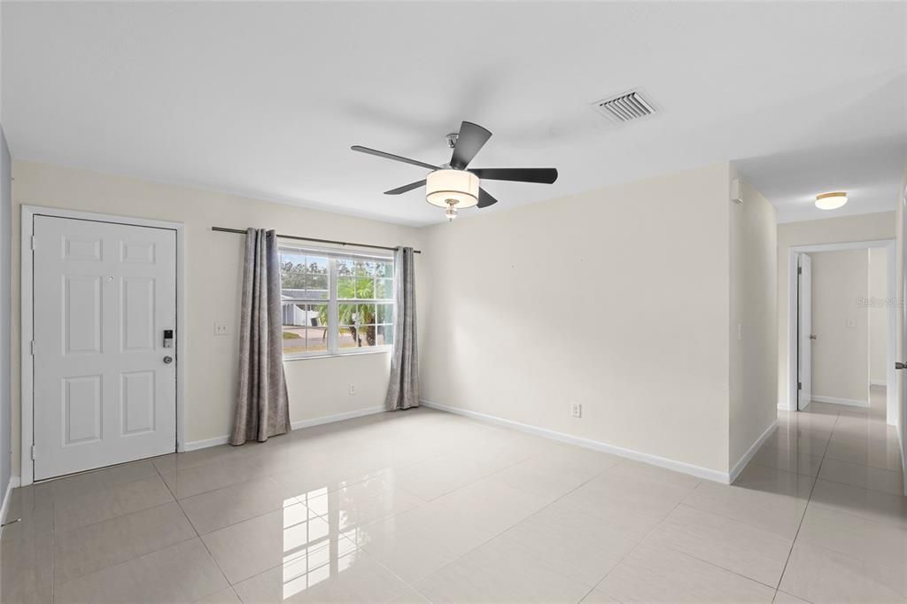 待售: $399,900 (4 贝兹, 2 浴室, 1461 平方英尺)