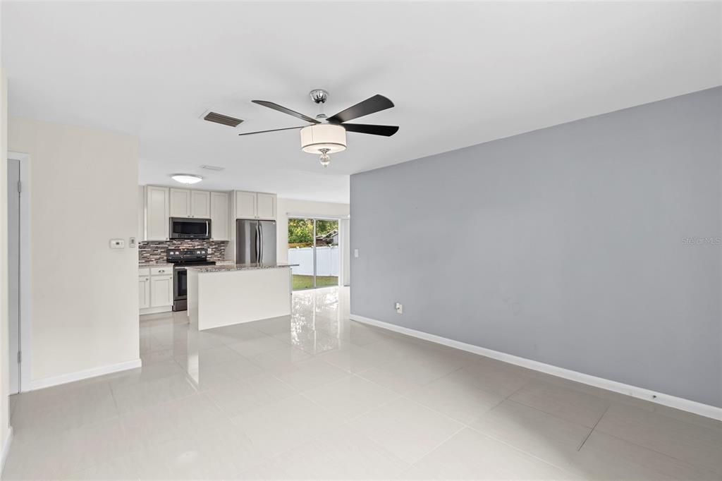 待售: $399,900 (4 贝兹, 2 浴室, 1461 平方英尺)