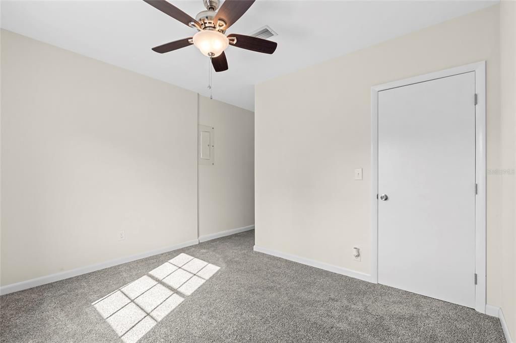 待售: $399,900 (4 贝兹, 2 浴室, 1461 平方英尺)