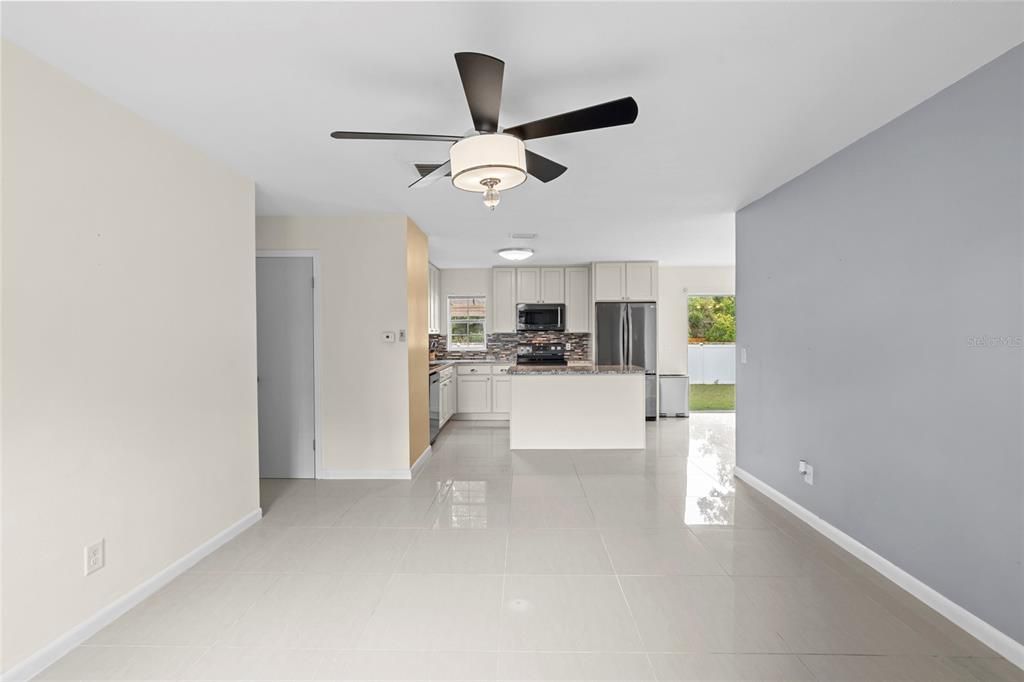 待售: $399,900 (4 贝兹, 2 浴室, 1461 平方英尺)