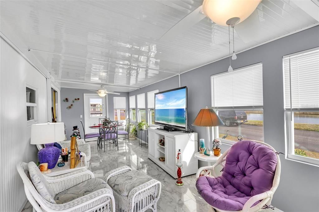 待售: $199,000 (2 贝兹, 2 浴室, 1373 平方英尺)