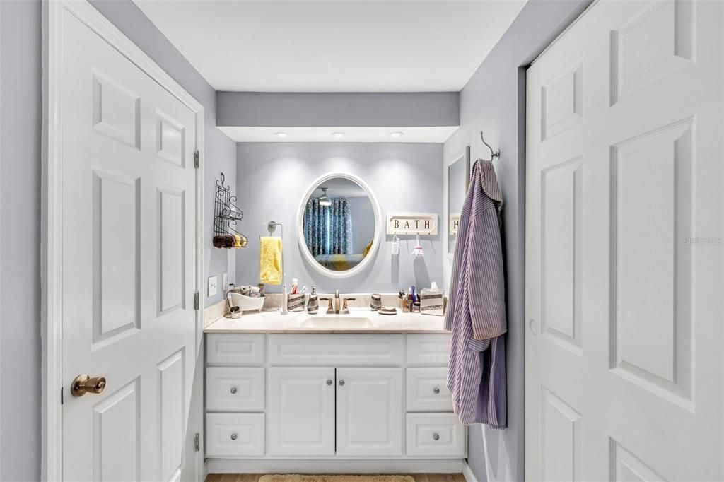 待售: $199,000 (2 贝兹, 2 浴室, 1373 平方英尺)