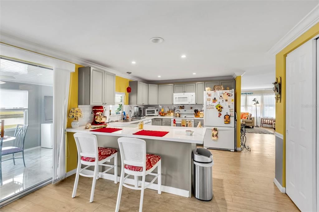 待售: $199,000 (2 贝兹, 2 浴室, 1373 平方英尺)