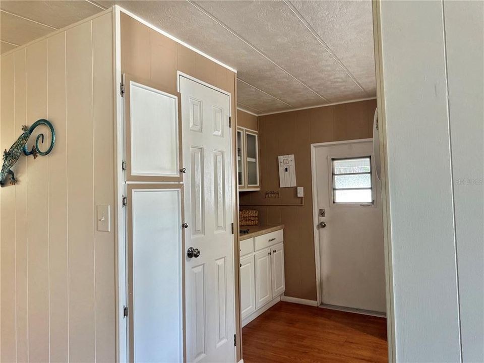 For Sale: $169,000 (2 beds, 2 baths, 1008 Square Feet)