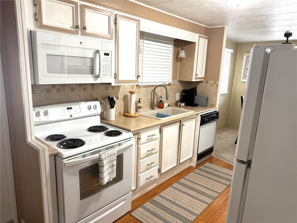 For Sale: $169,000 (2 beds, 2 baths, 1008 Square Feet)