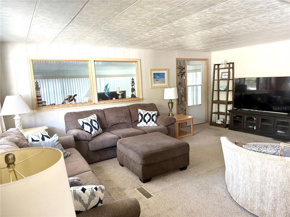 For Sale: $169,000 (2 beds, 2 baths, 1008 Square Feet)