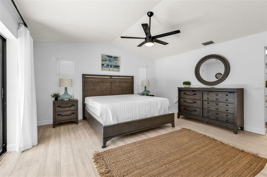 На продажу: $379,000 (3 спален, 2 ванн, 1588 Квадратных фут)