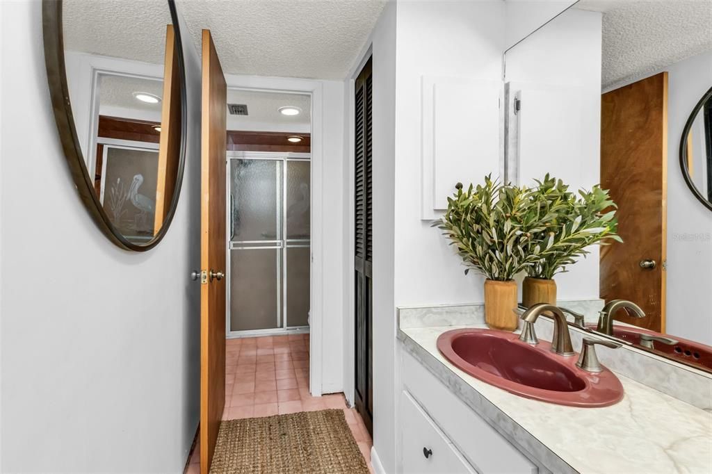 На продажу: $379,000 (3 спален, 2 ванн, 1588 Квадратных фут)