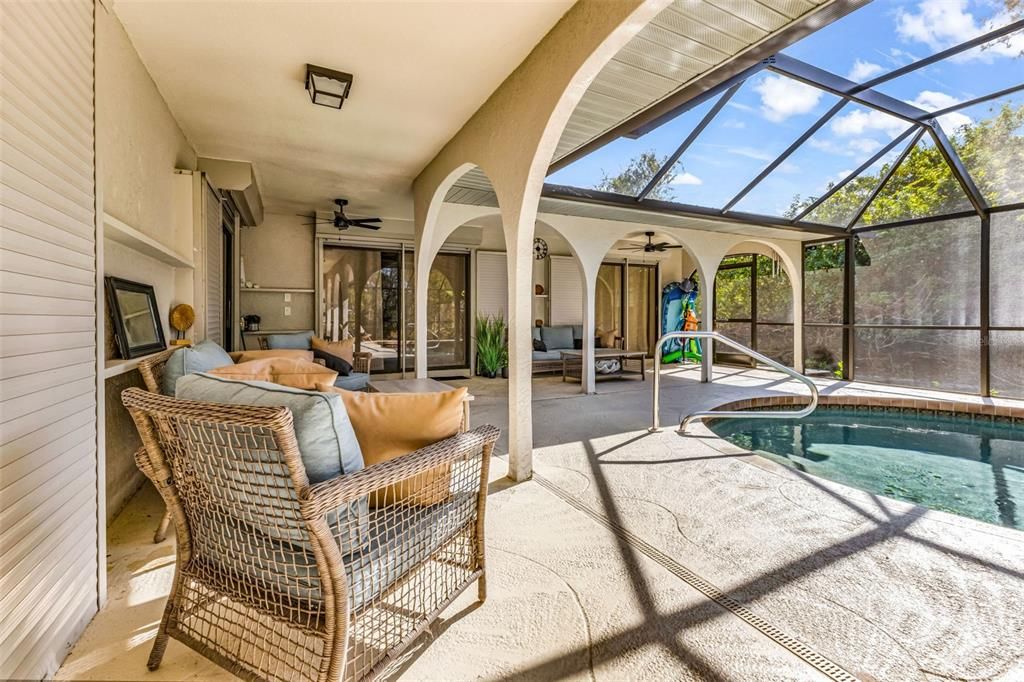 На продажу: $379,000 (3 спален, 2 ванн, 1588 Квадратных фут)