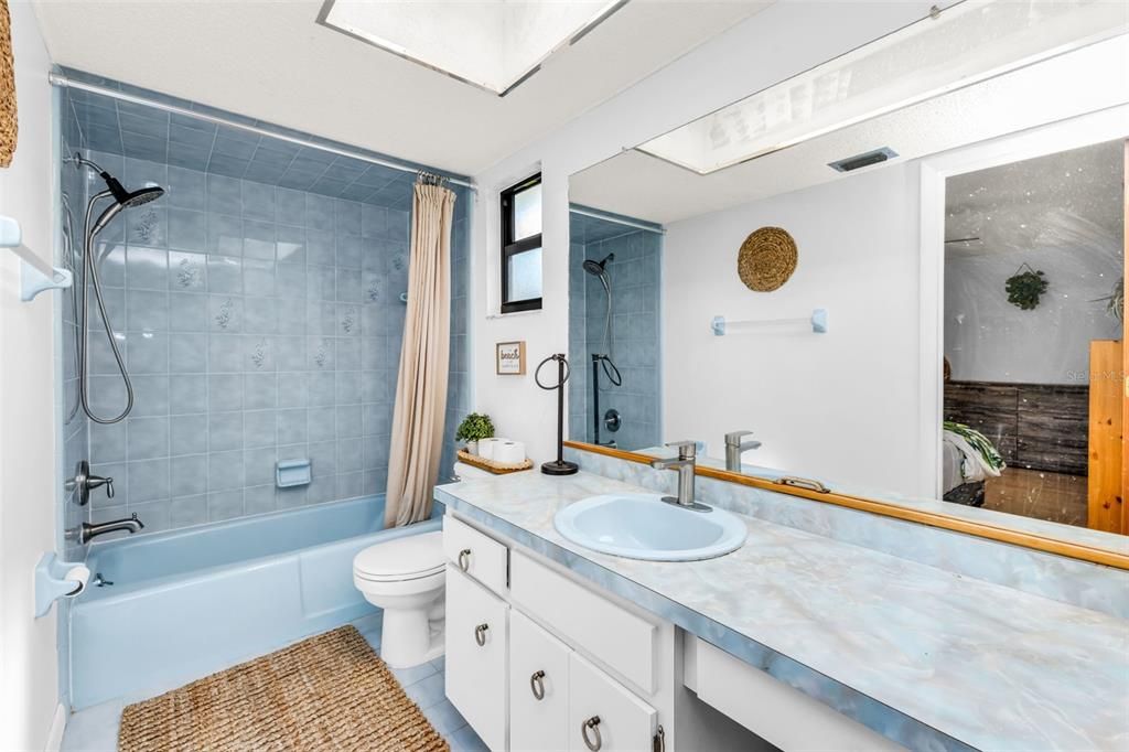 На продажу: $379,000 (3 спален, 2 ванн, 1588 Квадратных фут)