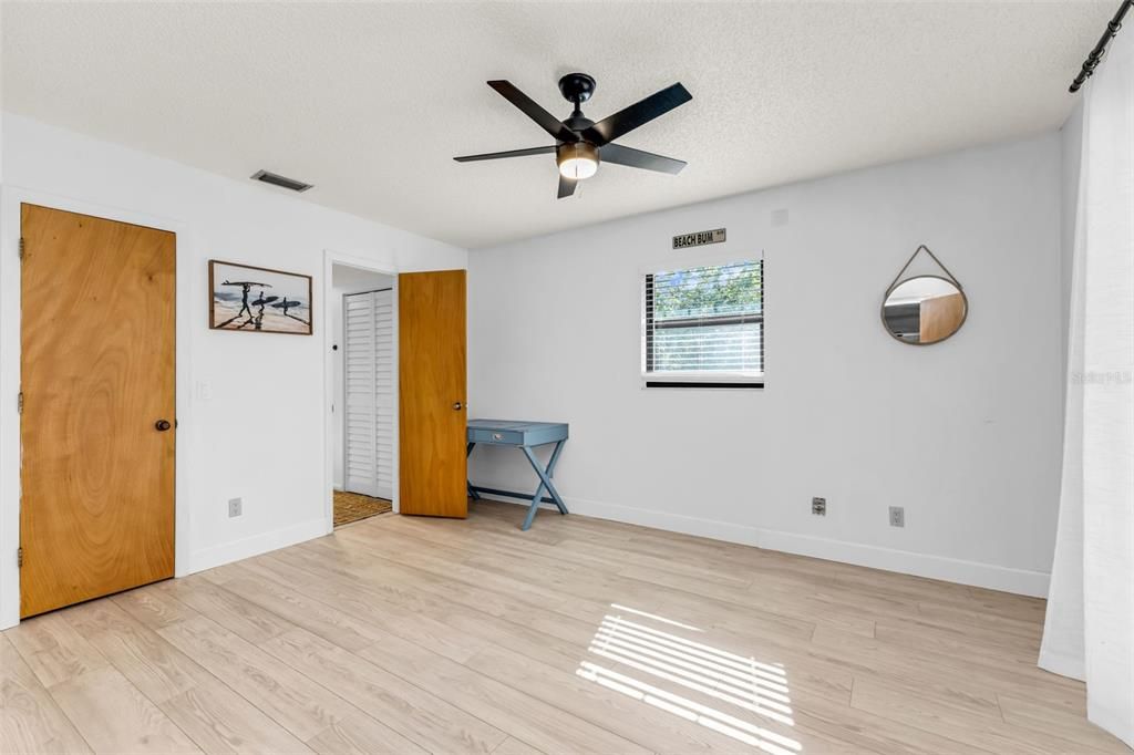 На продажу: $379,000 (3 спален, 2 ванн, 1588 Квадратных фут)