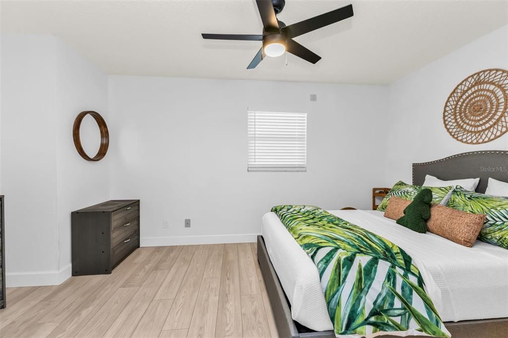 На продажу: $379,000 (3 спален, 2 ванн, 1588 Квадратных фут)