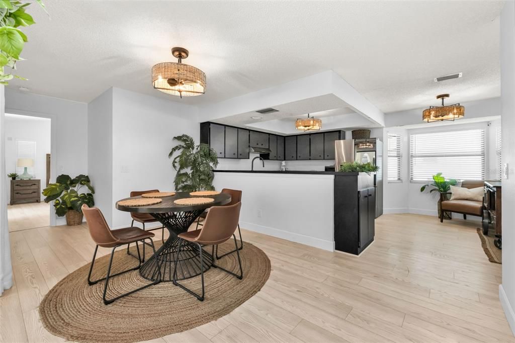 На продажу: $379,000 (3 спален, 2 ванн, 1588 Квадратных фут)