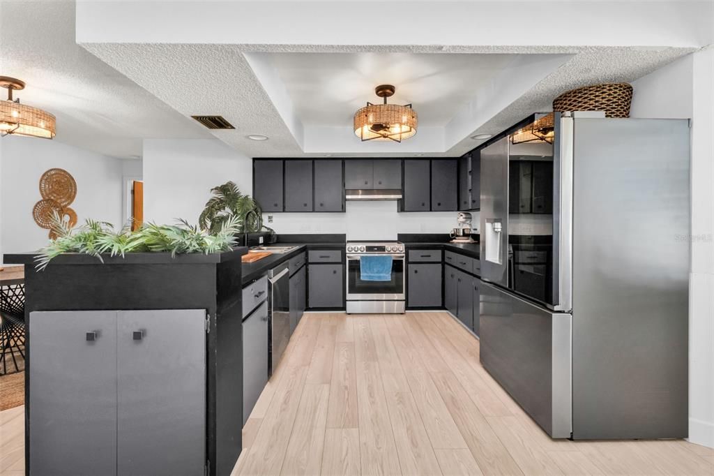 На продажу: $379,000 (3 спален, 2 ванн, 1588 Квадратных фут)