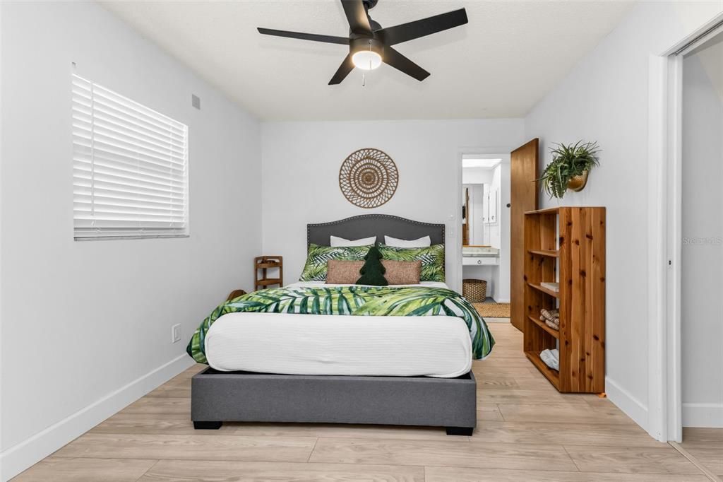 На продажу: $379,000 (3 спален, 2 ванн, 1588 Квадратных фут)