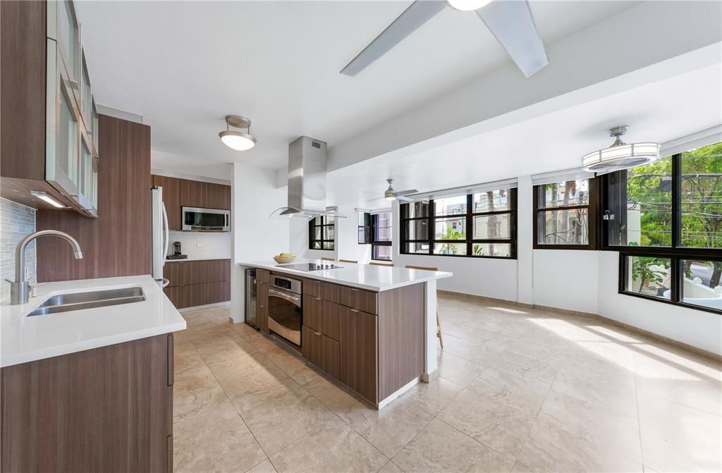 En Venta: $1,250,000 (3 camas, 2 baños, 1555 Pies cuadrados)