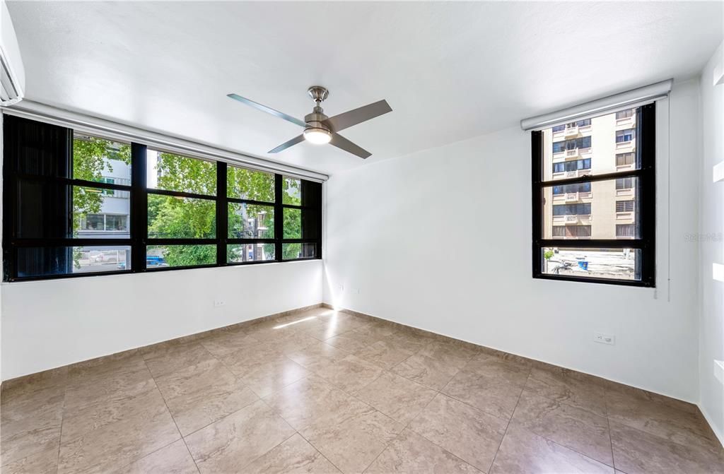 En Venta: $1,250,000 (3 camas, 2 baños, 1555 Pies cuadrados)