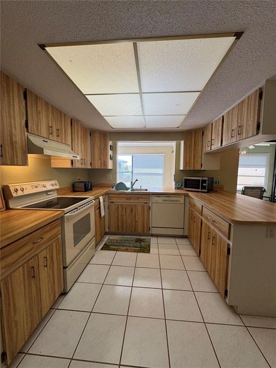 For Sale: $255,000 (2 beds, 2 baths, 1641 Square Feet)