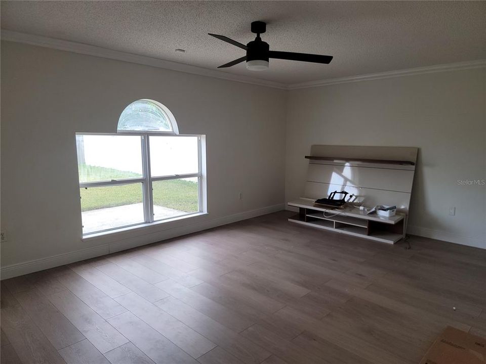 На продажу: $400,000 (4 спален, 2 ванн, 2215 Квадратных фут)