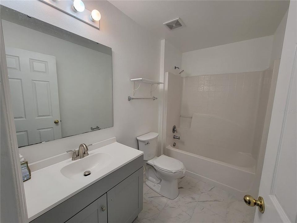 На продажу: $400,000 (4 спален, 2 ванн, 2215 Квадратных фут)