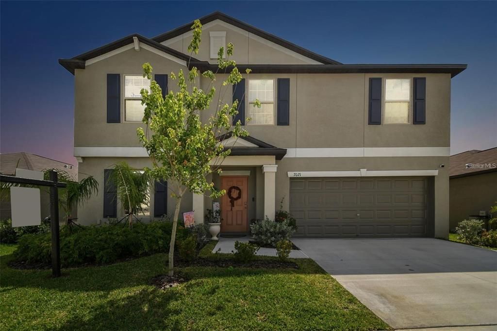 For Rent: $3,400 (5 beds, 2 baths, 2949 Square Feet)