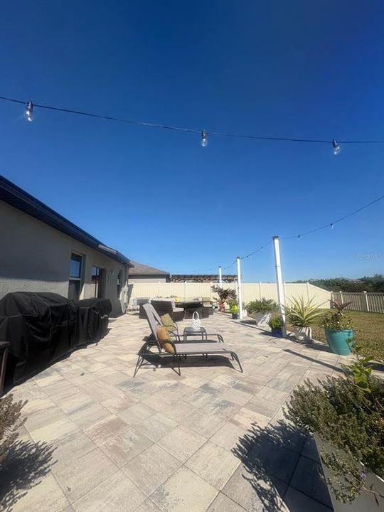 For Rent: $3,400 (5 beds, 2 baths, 2949 Square Feet)