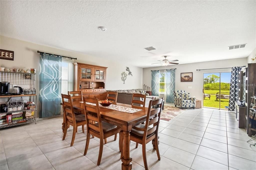 For Rent: $3,400 (5 beds, 2 baths, 2949 Square Feet)