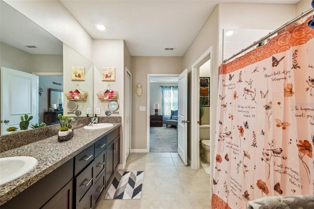 For Rent: $3,400 (5 beds, 2 baths, 2949 Square Feet)