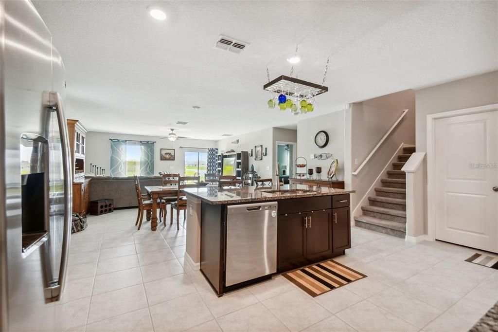 For Rent: $3,400 (5 beds, 2 baths, 2949 Square Feet)