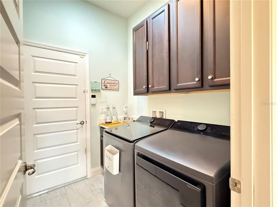 For Sale: $650,000 (3 beds, 2 baths, 2239 Square Feet)