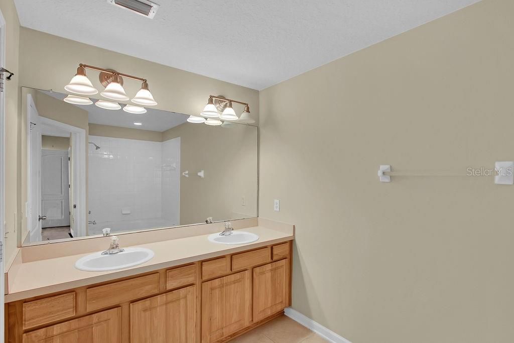 En Venta: $279,900 (3 camas, 2 baños, 1596 Pies cuadrados)