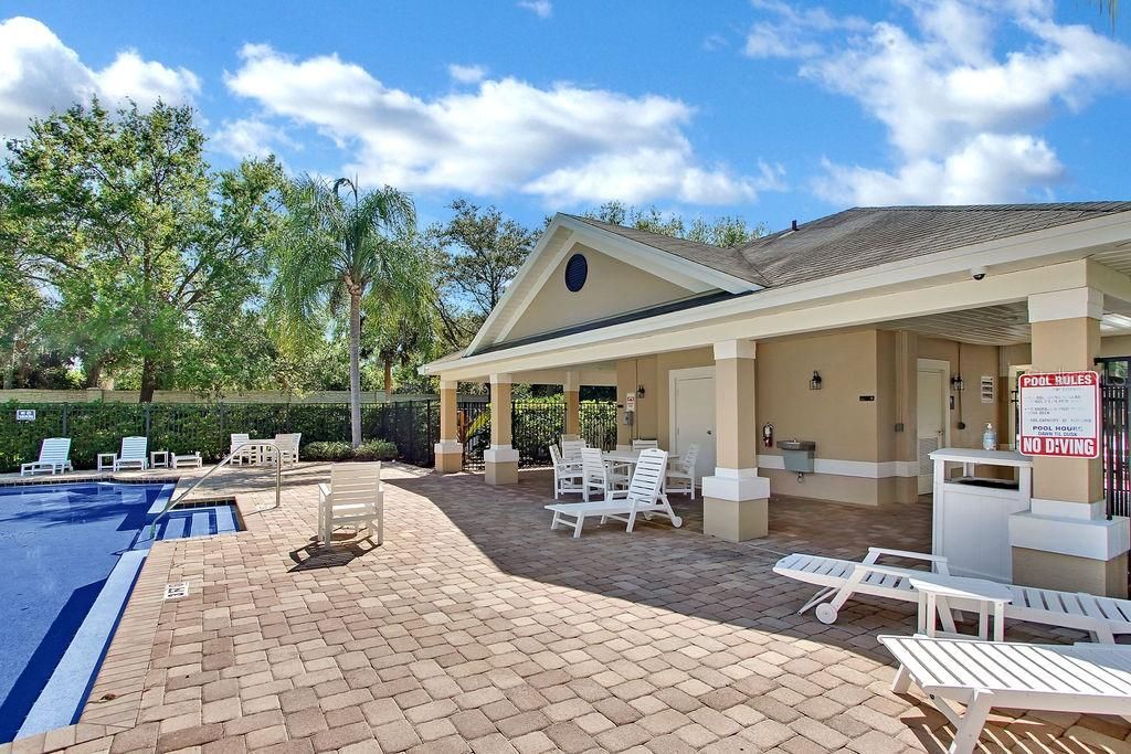 En Venta: $279,900 (3 camas, 2 baños, 1596 Pies cuadrados)