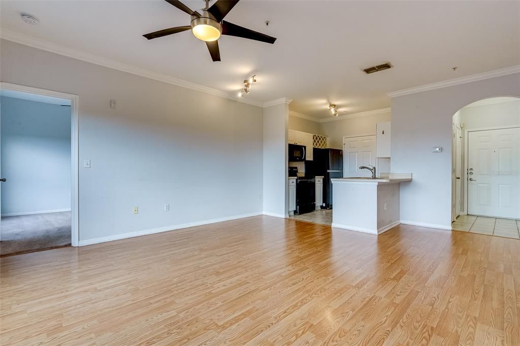 出租: $2,000 (2 贝兹, 2 浴室, 1010 平方英尺)