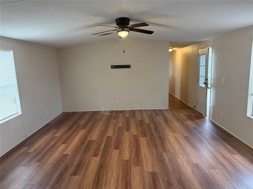 For Sale: $149,000 (3 beds, 2 baths, 1216 Square Feet)