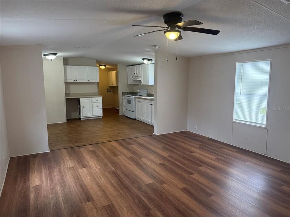 For Sale: $149,000 (3 beds, 2 baths, 1216 Square Feet)