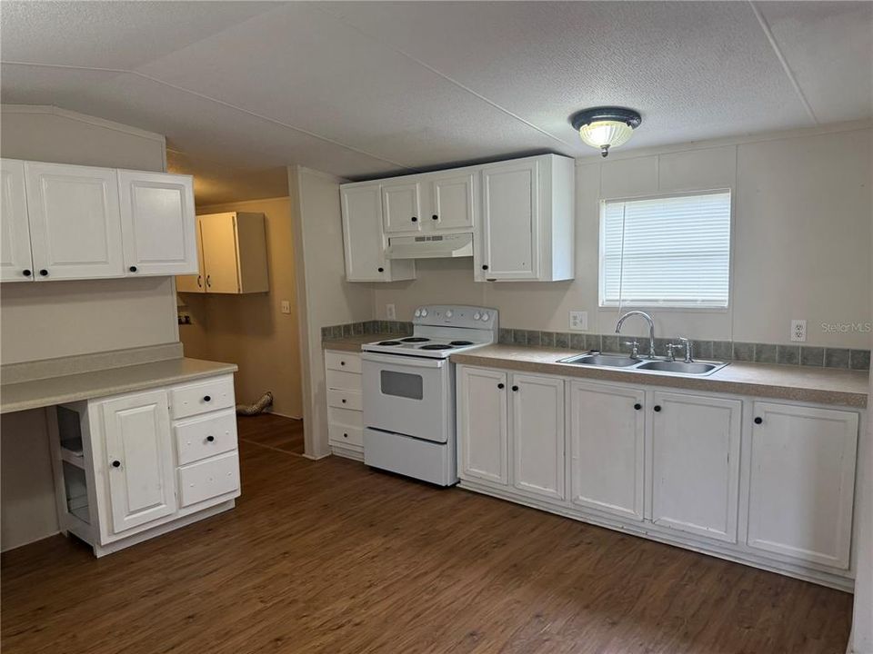 For Sale: $149,000 (3 beds, 2 baths, 1216 Square Feet)