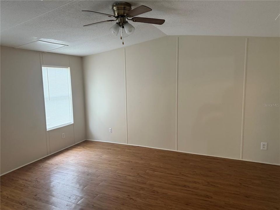 For Sale: $149,000 (3 beds, 2 baths, 1216 Square Feet)