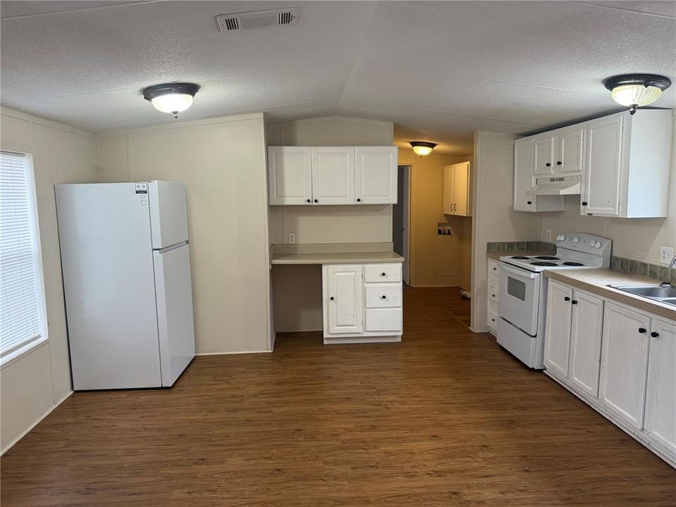 For Sale: $149,000 (3 beds, 2 baths, 1216 Square Feet)