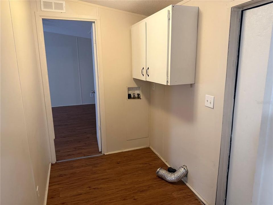 For Sale: $149,000 (3 beds, 2 baths, 1216 Square Feet)