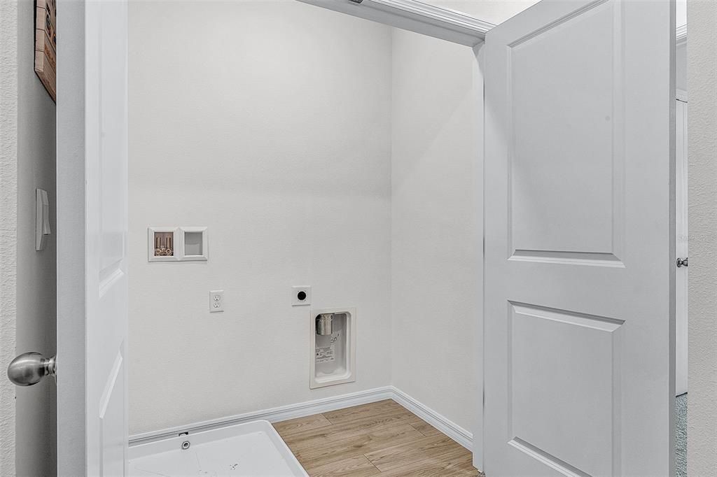 For Sale: $409,990 (3 beds, 2 baths, 1673 Square Feet)