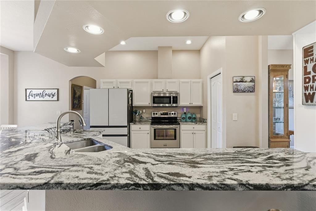 En Venta: $699,990 (3 camas, 2 baños, 1975 Pies cuadrados)