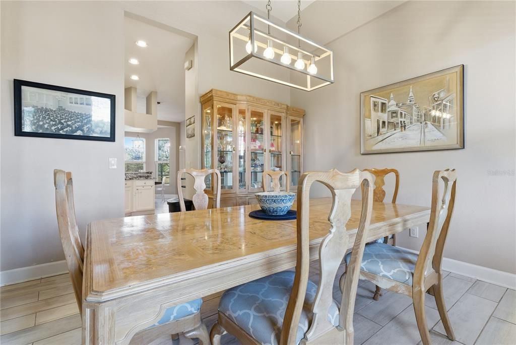 En Venta: $699,990 (3 camas, 2 baños, 1975 Pies cuadrados)