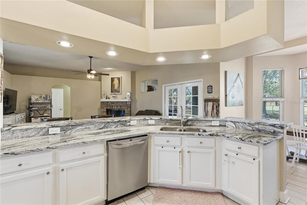 En Venta: $699,990 (3 camas, 2 baños, 1975 Pies cuadrados)