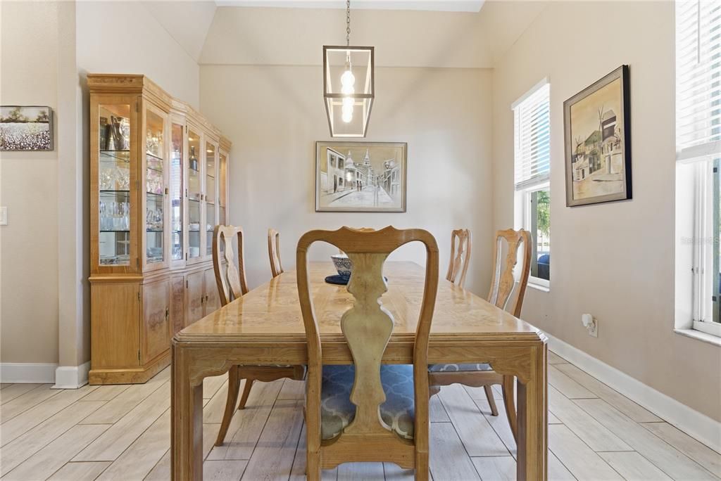 En Venta: $699,990 (3 camas, 2 baños, 1975 Pies cuadrados)