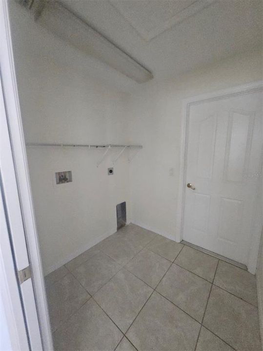 В аренду: $1,675 (3 спален, 2 ванн, 1241 Квадратных фут)